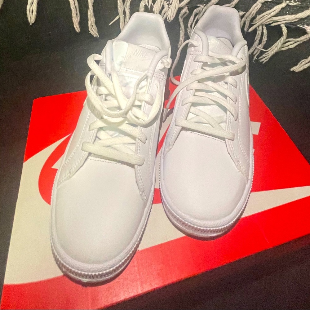 BRAND NEW/ NEVER WORN/ NIKE COURT ROYALE